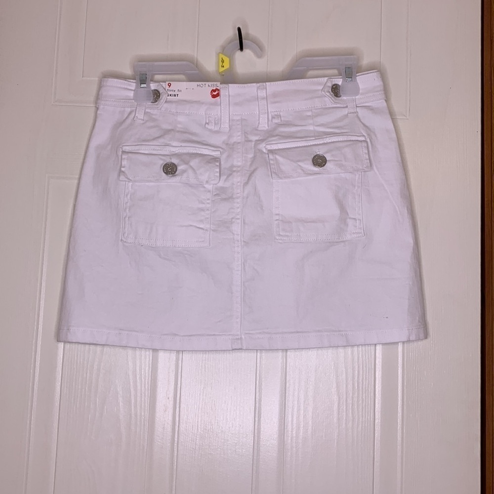 Hot Kiss mini skirt white size 9 flirty fit NWT - Picture 4 of 4